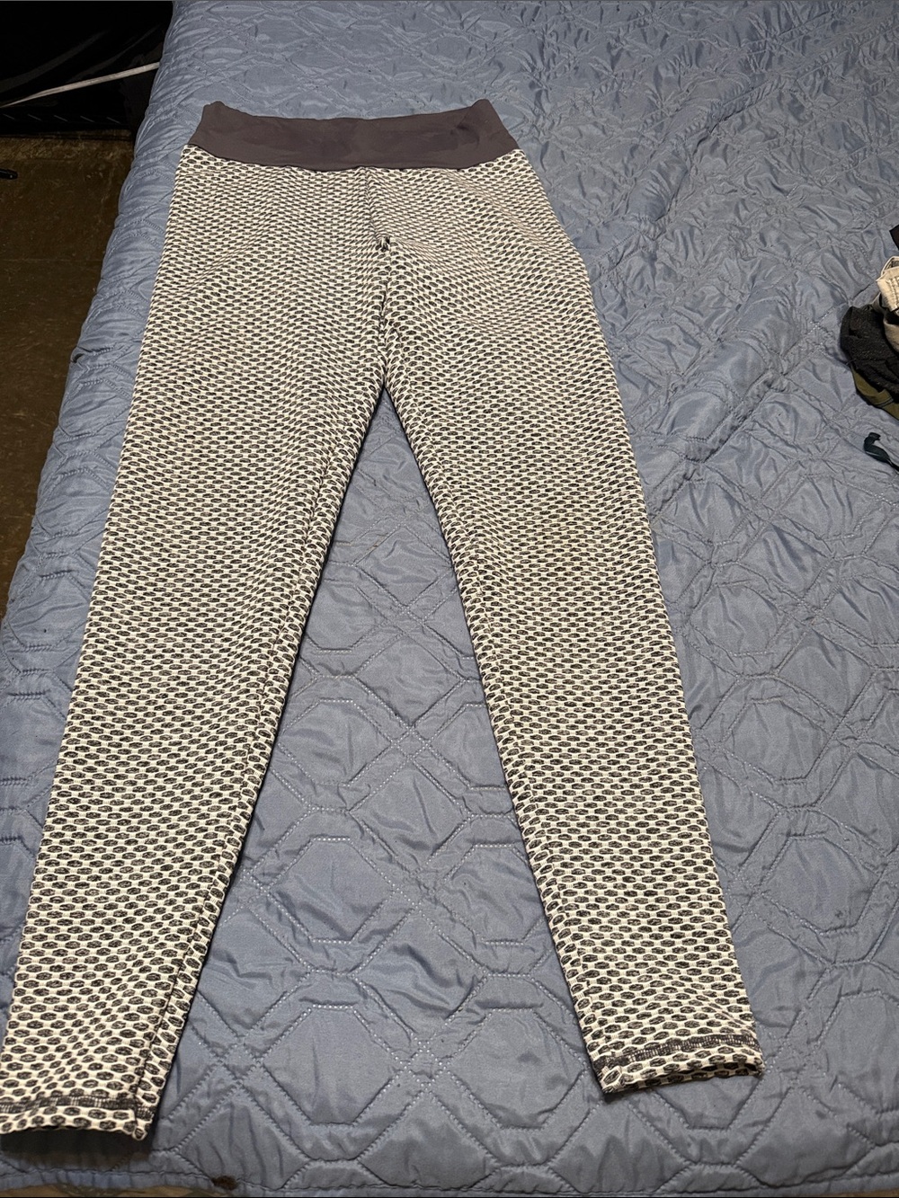 Textured dark grey and White High-Waist Leggings with gathered bottom